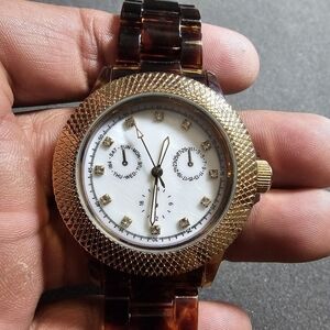 Ladies quartz fashion watch gold tone bezel faux tortoise shell working